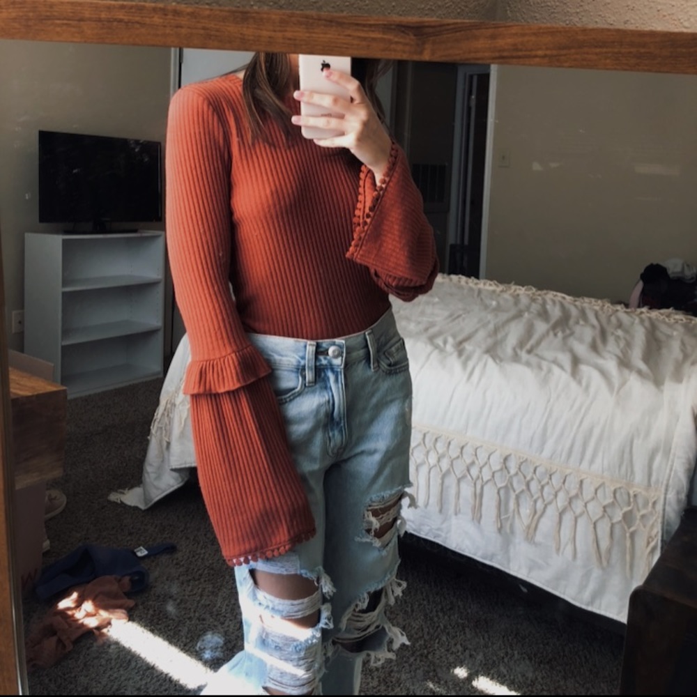beautiful red top - Picture 2 of 3